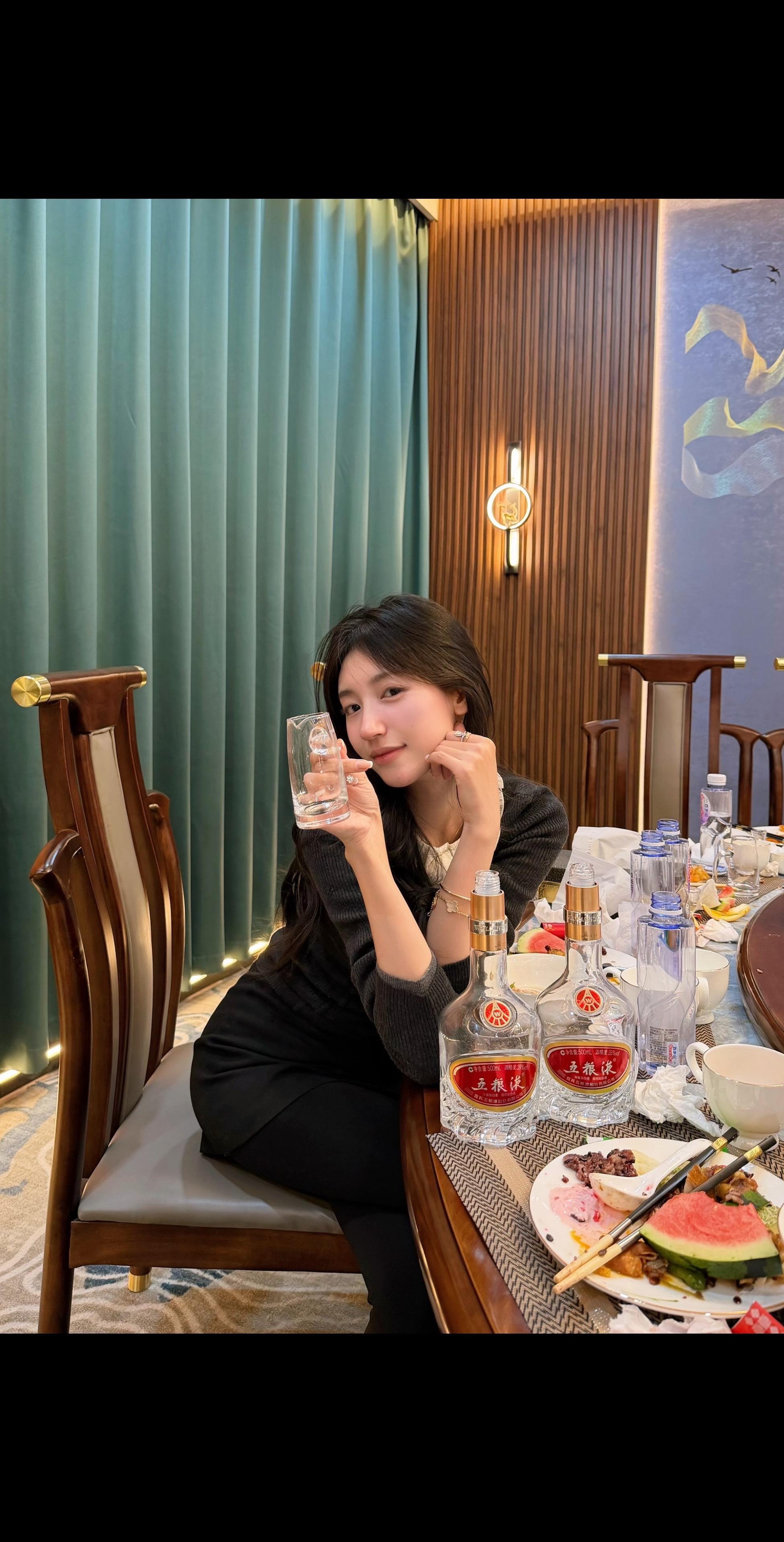 新年第一天 怎么会喝醉。