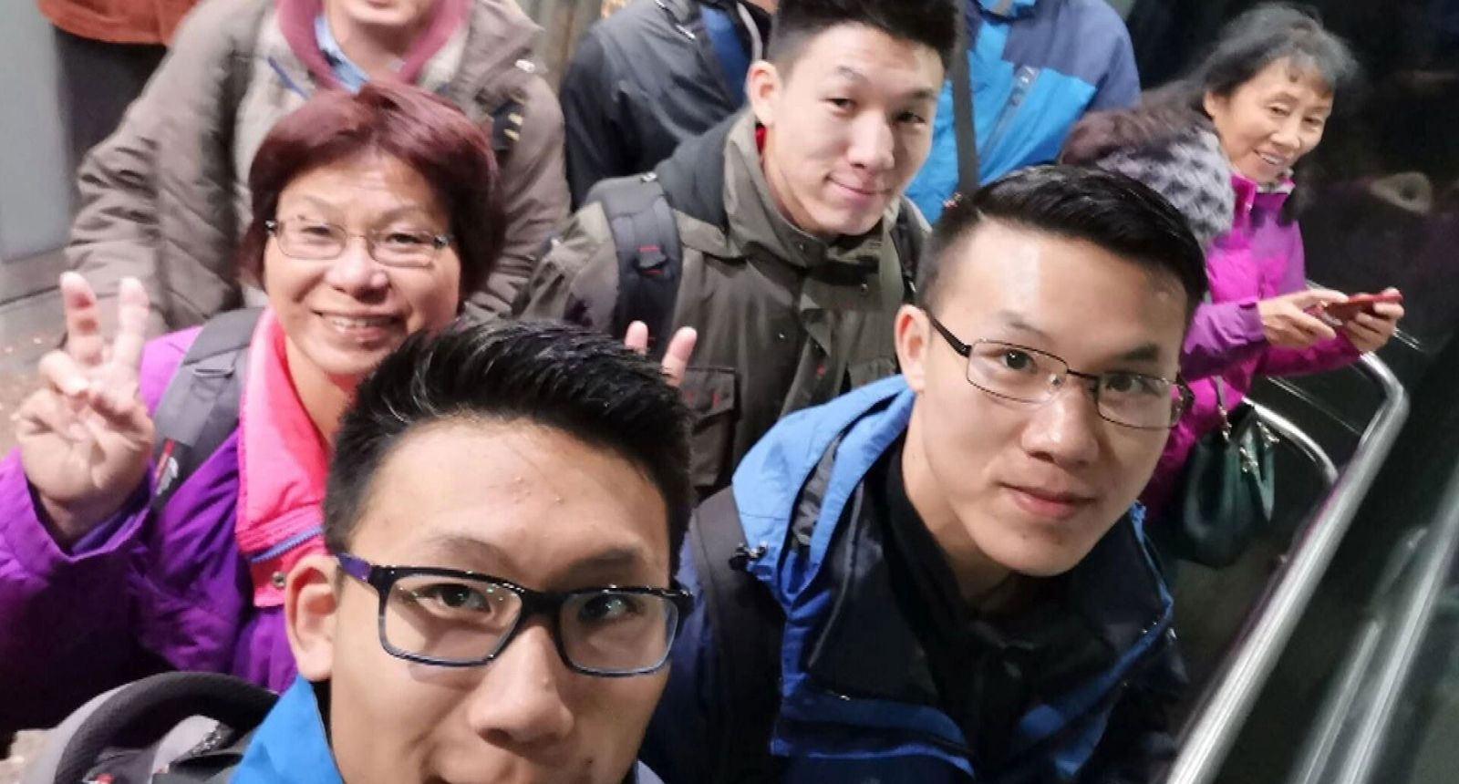 澳洲最近发生一起家庭惨案，患有神经病的大儿子杀掉了父母和一位弟弟，另一位弟弟奋起