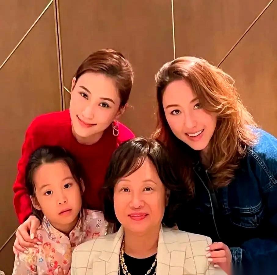 5000亿家产，她就分了48亿。连人家四太的零头都不到。所有人都替她不值，觉