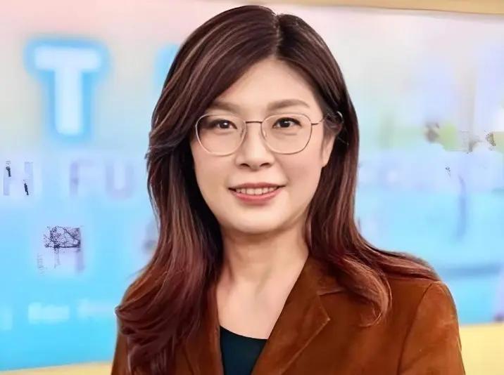 郑丽文调整了访美的成员，比原来的五人女子团多出了许多人，其中最值得注意的多出的两