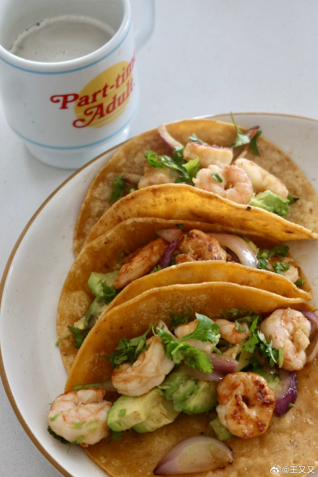 抗炎饮食day147✅我又回来更新了早餐：虾仁taco，加了牛油果🥑洋葱和香菜