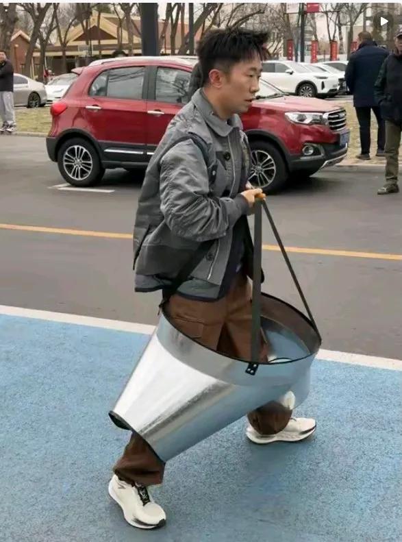 这大白天的，杨迪又出来搞啥明堂了。