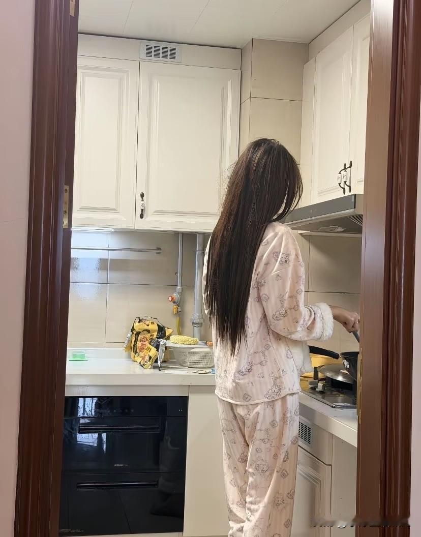 累了，困了可以休息或睡觉。但，饿了只能自己动手做来吃[？？？]