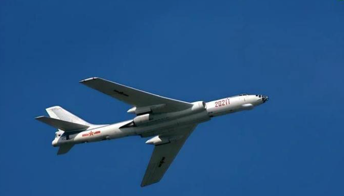 阅兵空中梯队将有多种国产先进飞机亮相，其中包括轰6N轰炸机。在性能上，轰6N是目