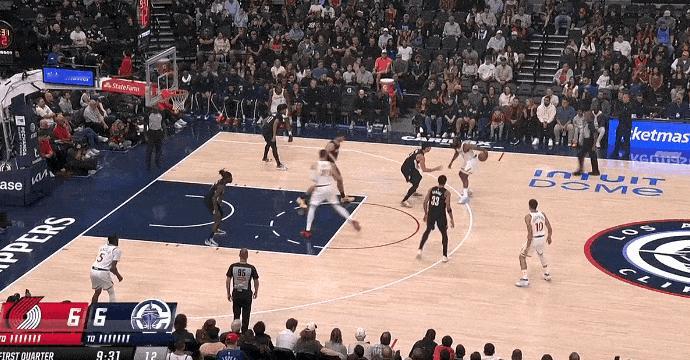 新规福利！哈登轻松打成2+1！在今天NBA常规赛快船对阵开拓者的第一节比赛中，