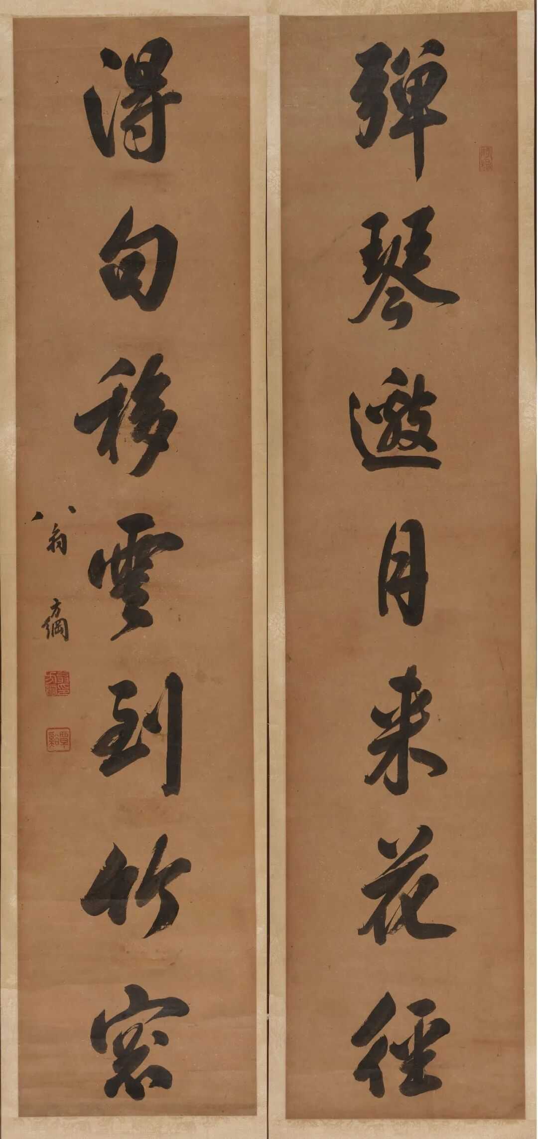 清翁方纲行书《弹琴得句七言联》，纸本对联水墨127x28厘米。释文：