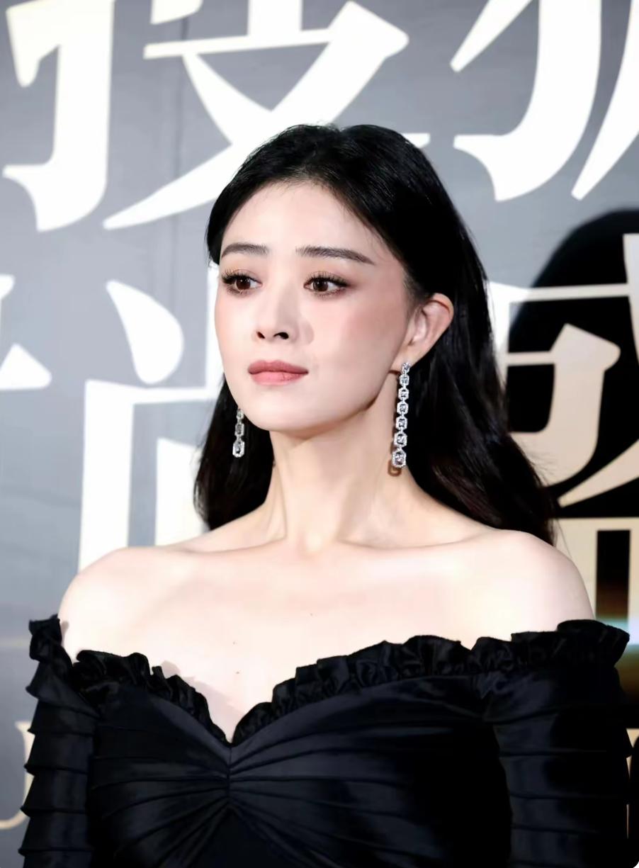 43岁蒋欣饿到脱相，为镜头硬扛太让人心疼最近曝光的蒋欣无修生图，看完让人心