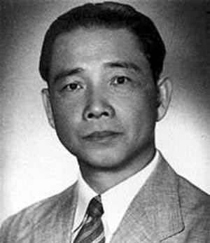 1944年，汪精卫病逝，陈璧君为他用水泥砌了一座千斤的大墓，仿造中山陵样式。2年