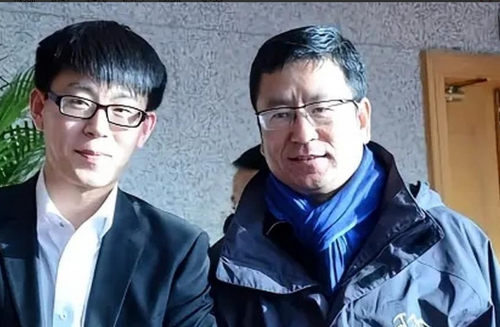 白岩松的独生子白清扬，高三因成绩优秀，被保送到伦敦国王学院，谁料，他竟然直接选择