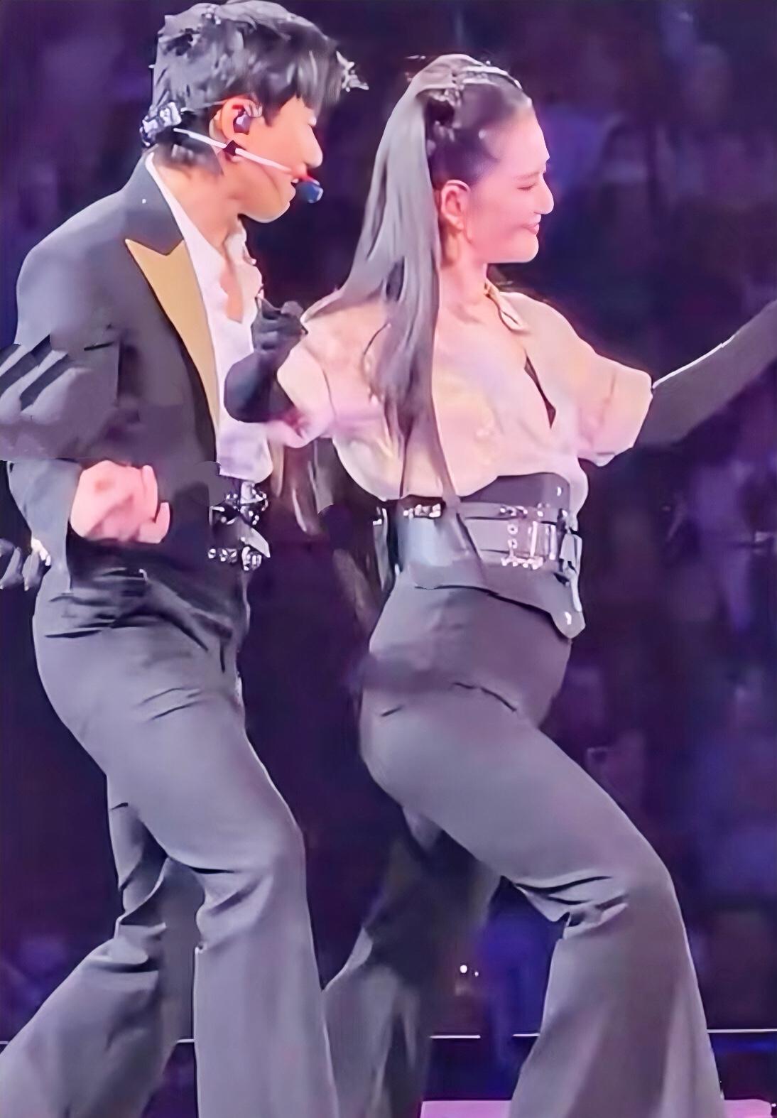 三个孩儿的妈了，这肚子不算大，可以接受