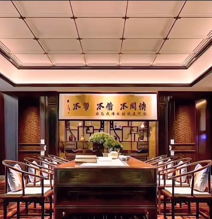 为什么人群里有一些人更容易被打压，就是因为他们身上有傲性有自信，不屑行邪径，品行