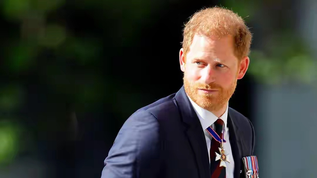 4年来首次全家回英国！哈里终于低头，为见父兄爽快答应一个条件