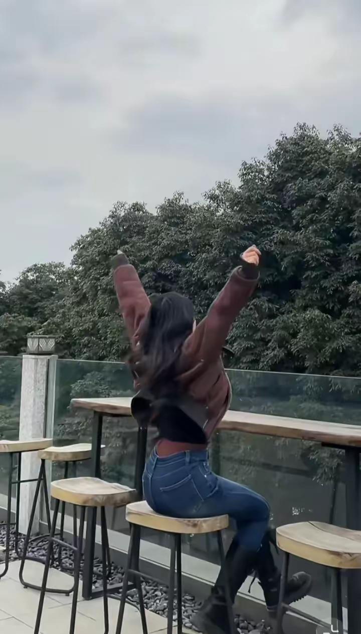 自由飞翔，拥抱自然，享受生活的每一刻。🌳💃🌿