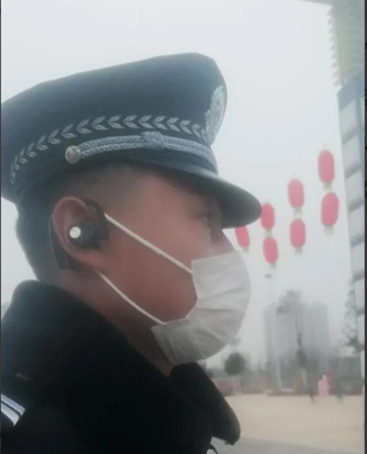 一个公安的朋友说他再也不想出去吃饭了，他们规定的是周一至周五不能饮酒，周六周日还