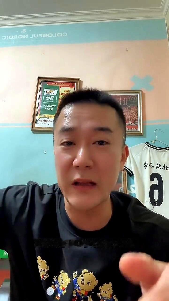很多泰山朋友希望我干董路，我为啥没有？我眼瞅着董路带着足球小将拿了冠军，瞅着他