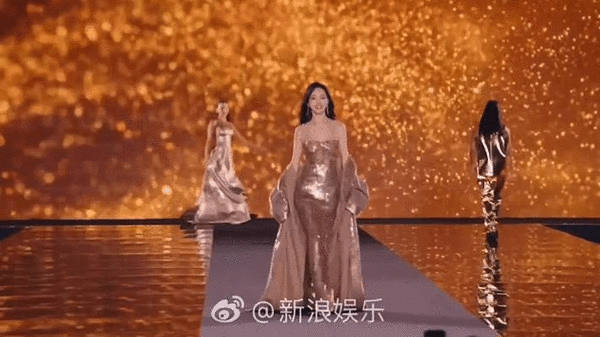 唐嫣的身材，竟比模特还要出众。