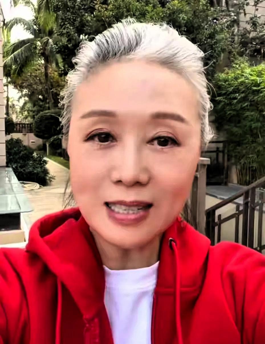 大年初一，吴琼突然发视频告诉粉丝们一个秘密，她那小15岁的丈夫阮巡高低不让她把白