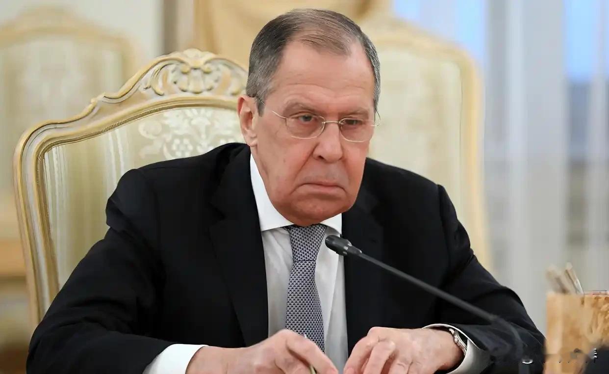 12月15日，俄罗斯外交部长拉夫罗夫公开表态，美国已明确理解乌克兰问题的根源，正