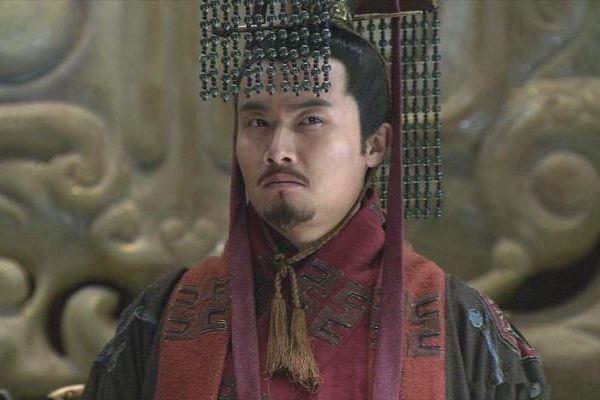 220年，刘协把玉玺交出去的时候，应该是颤着手的。然后他问了曹丕那句话。