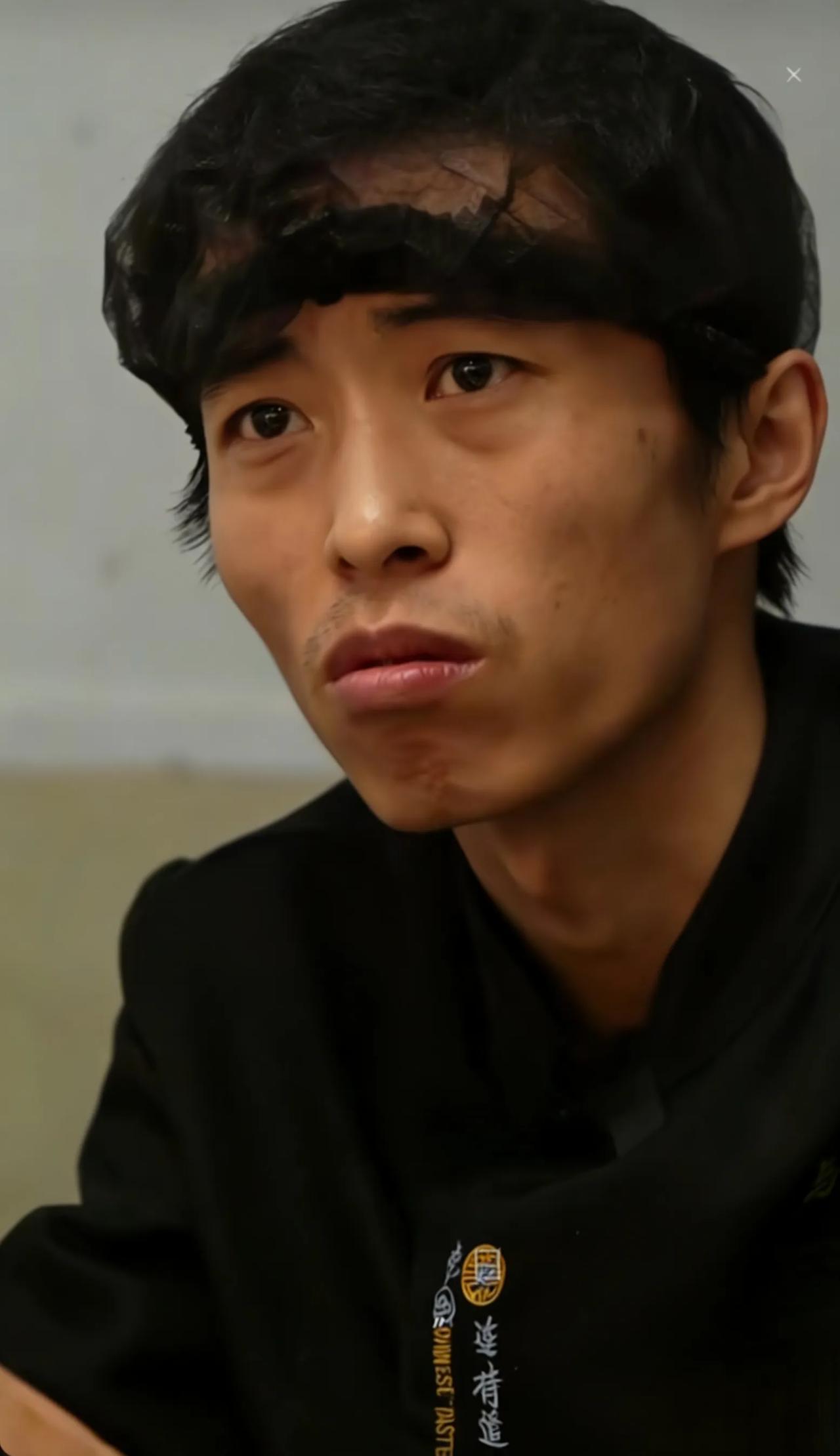 独腿店主生意惨淡，为何大学生凌晨排长队力挺？2026年3月20日，天津武清杨