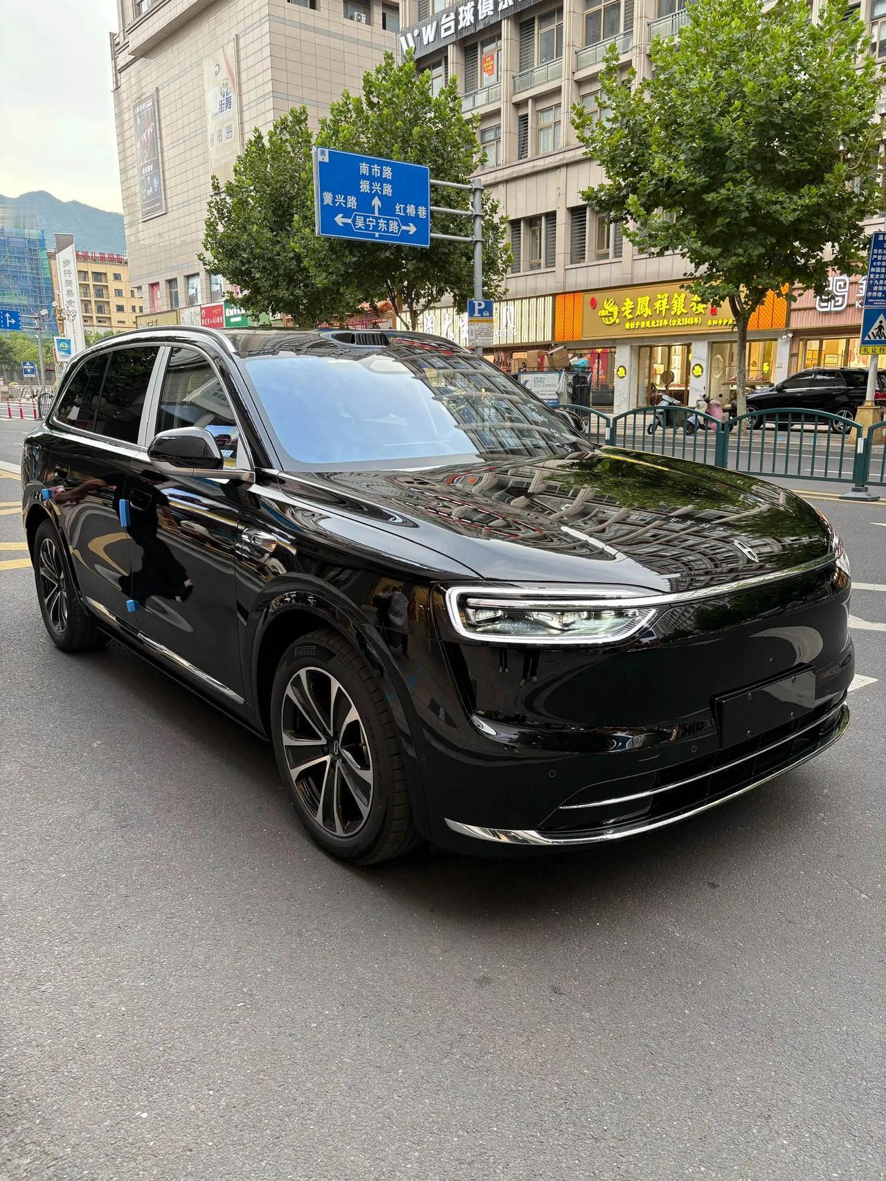 问界M7是30万级家用SUV爆款，二手性价比超高，但年款差异大、坑也多。想买不踩