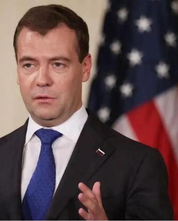 梅德韦杰夫：一旦战败，就用核弹攻击4个国家，让世界进入末日，将动用战略核武器针对