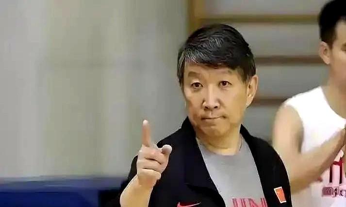 “国家队的大门永远对她敞开”。搞了半天，宫鲁鸣原来就是个看门的，只不过把开门