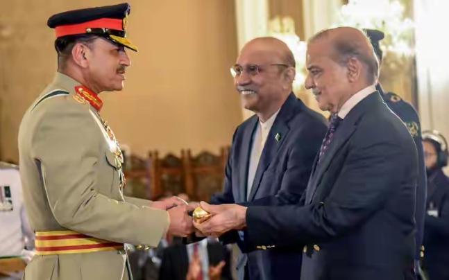 巴基斯坦总统和总理双双向穆尼尔低头，不好的信号！今天，巴基斯坦总统府发布声明，