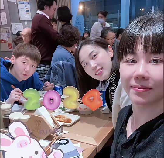 看出来了吗？国乒女单也有自己的“闺蜜”圈经过仔细观察，我发现王曼昱和钱天