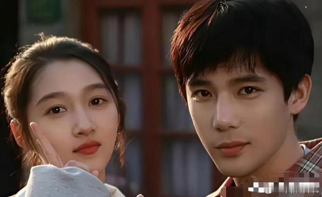 她不是不想结婚，是没能力结。关晓彤刚在片场拍完一场吻戏，导演喊停的瞬间，助理就把