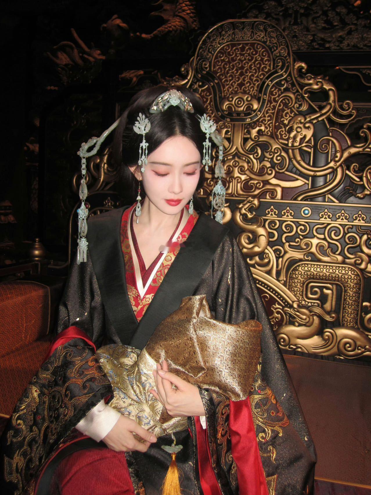 孟子义问到底选谁好呢拒绝完这个拒绝那个～汐和郡主不愧是女本位的极致体现！看预告