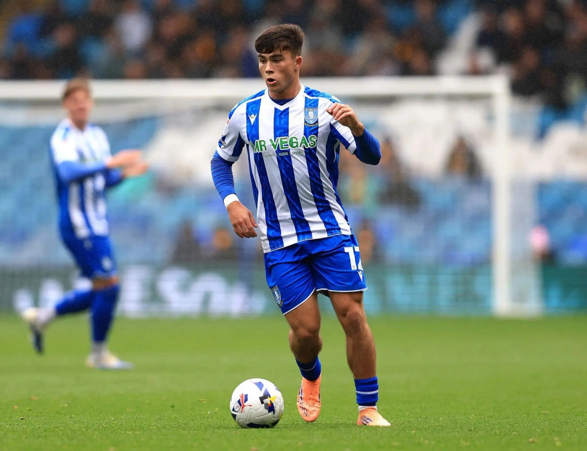 多尔古vs哈里·阿马斯——曼联左翼卫新时代即将开启！多尔古终于在一线队站稳脚