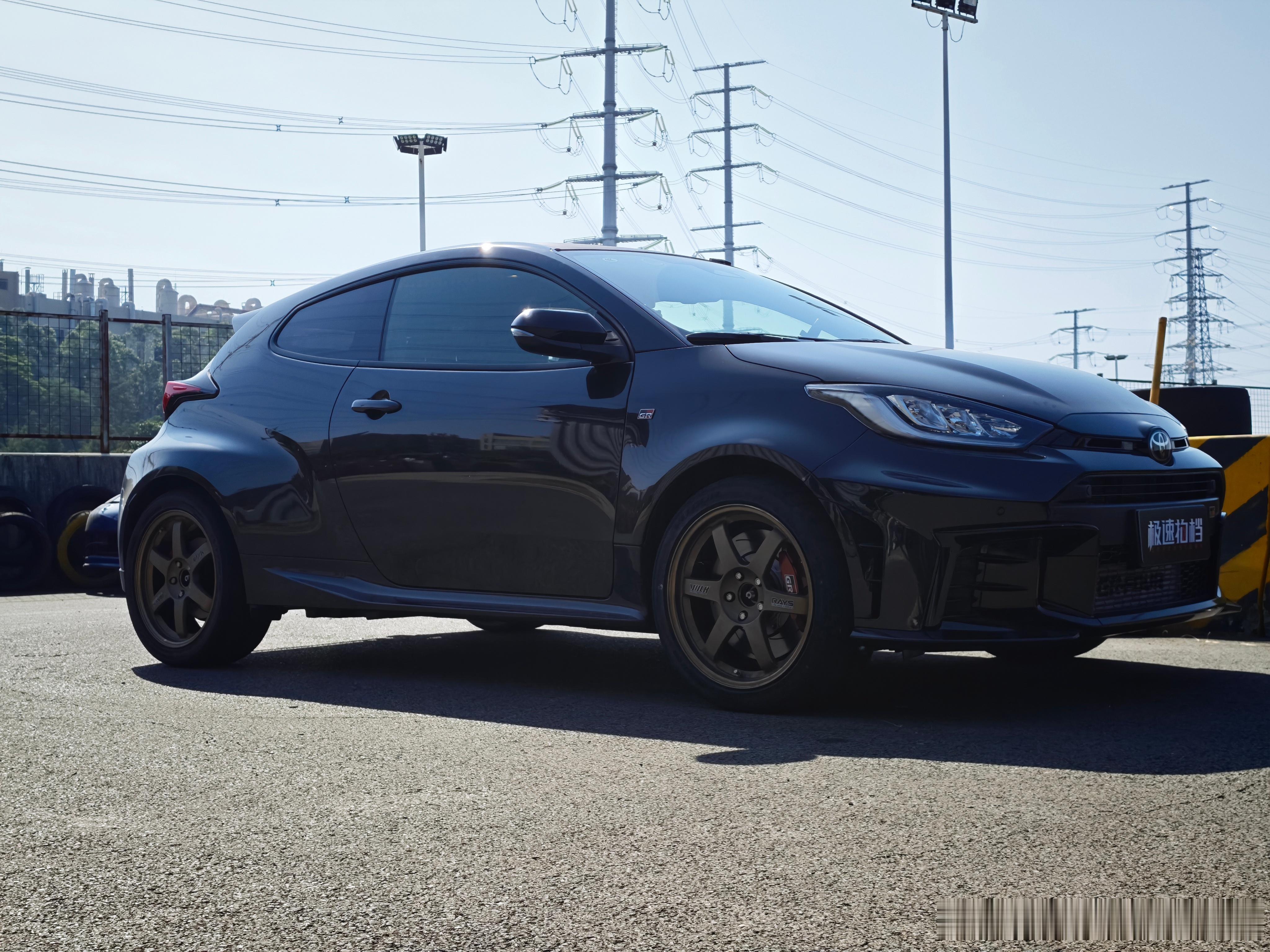 把我的TE37OG给GRYaris装上真的巨帅。JDM车上TE37真是