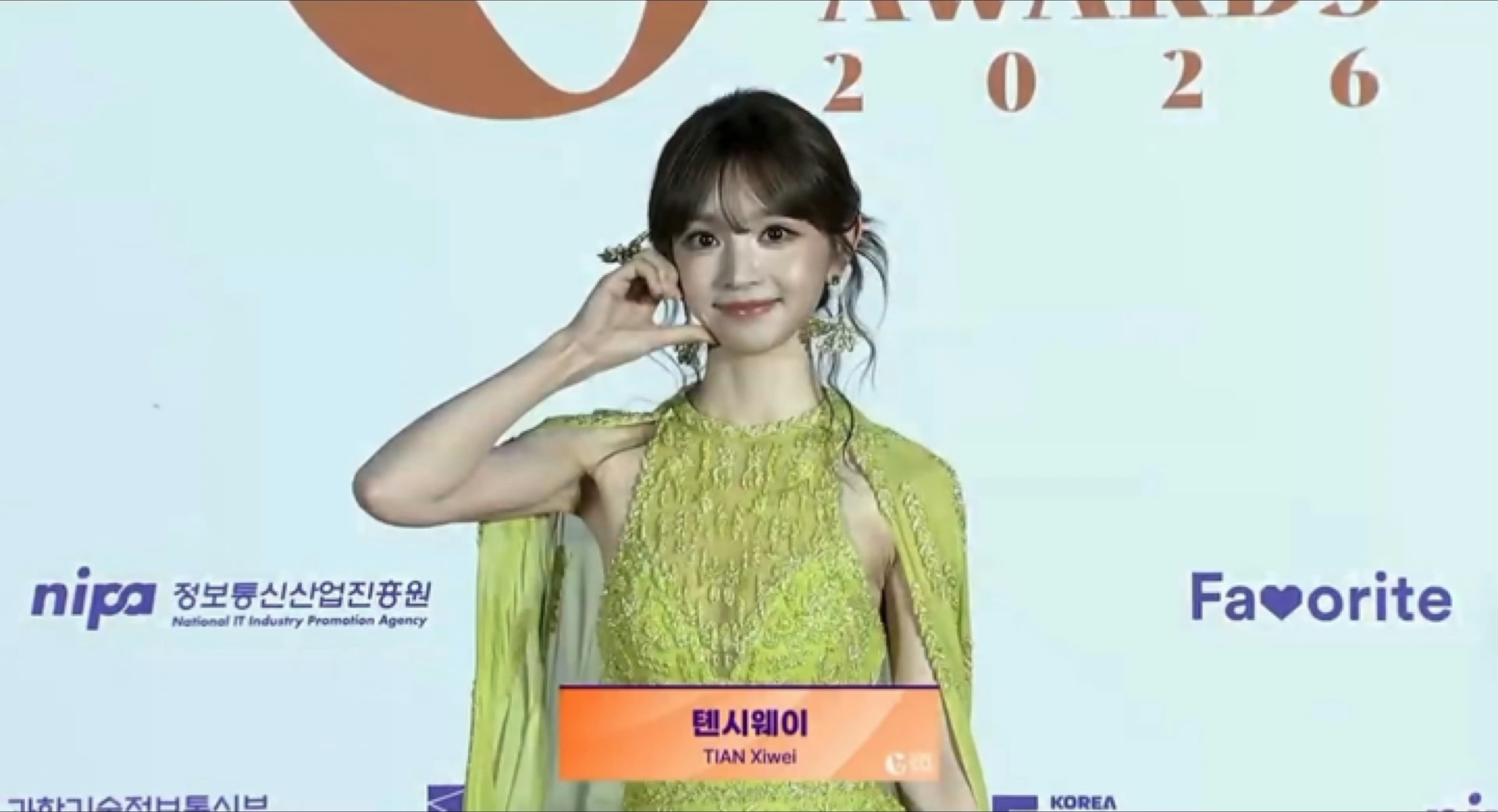 田曦薇好一朵蓝色妖姬恭喜演员🎉🎉🎉太争气啦vvvv！！！！田曦薇到了韩国