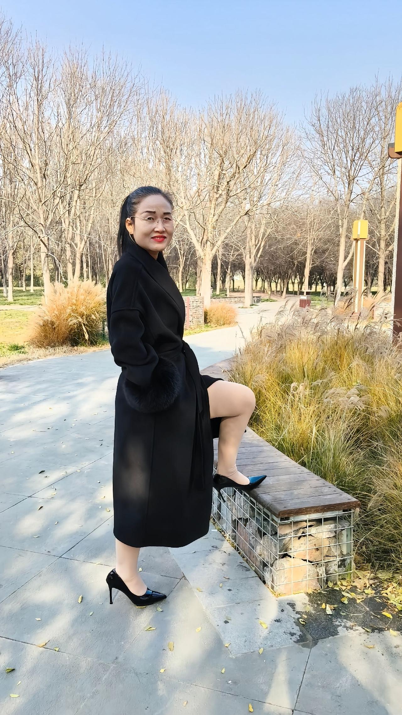 40多岁是个很好的年纪，可以装嫩，可以疯狂，也可以...