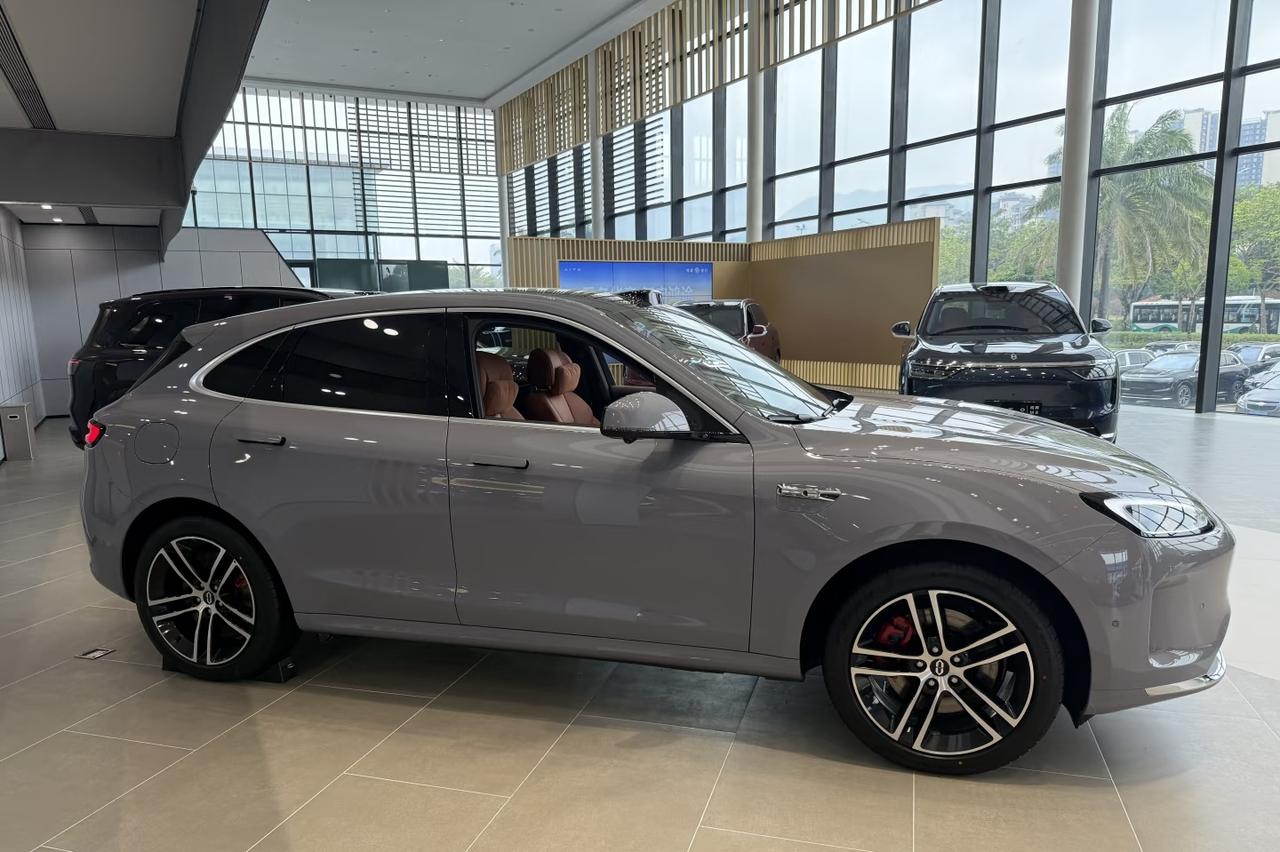 雷军：我们3月交了2万台，交付是硬指标。余承东：我们一天就有2.5万订单，说明