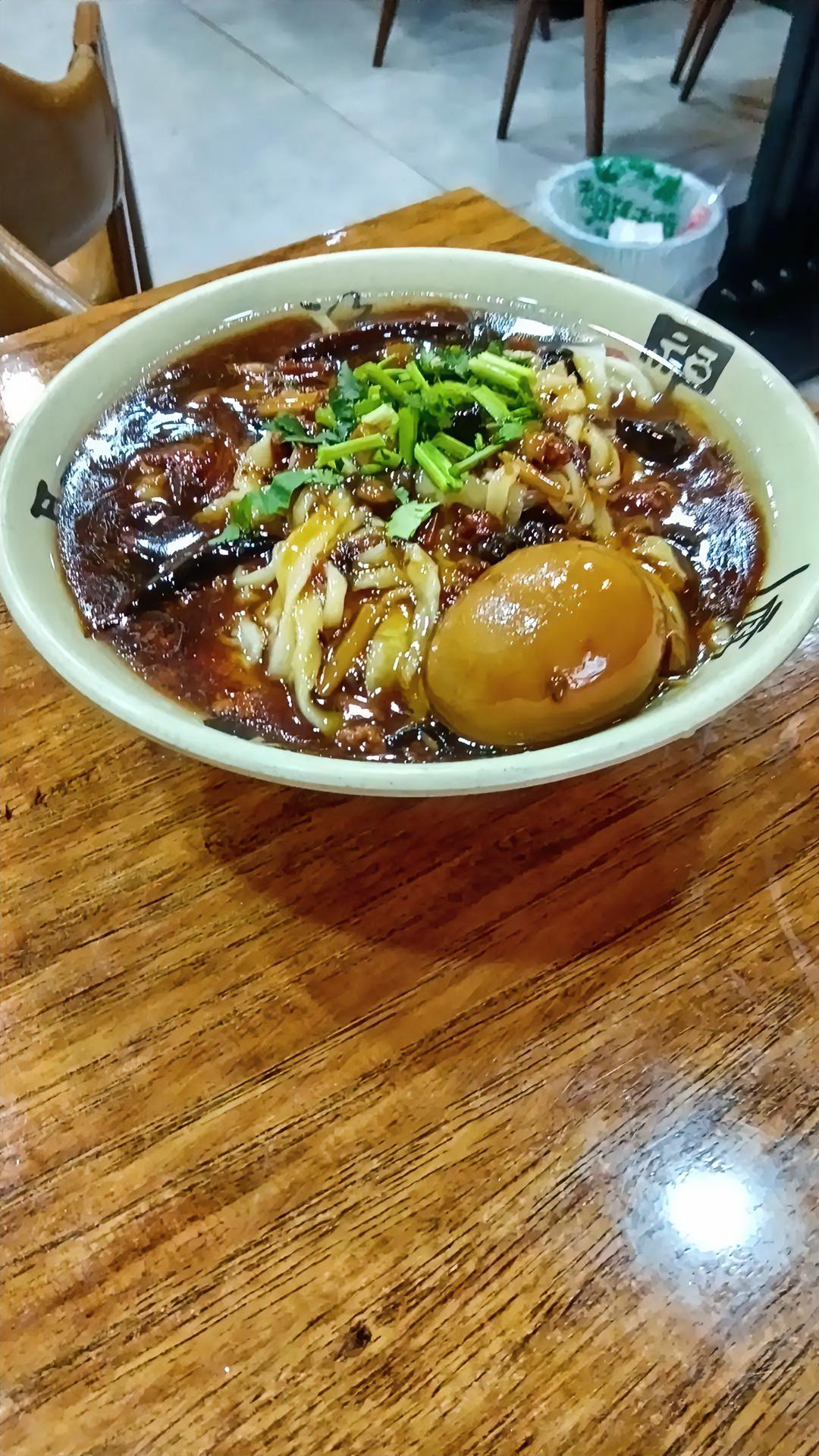 我觉得最好吃的早餐还是妈妈做的手擀面。