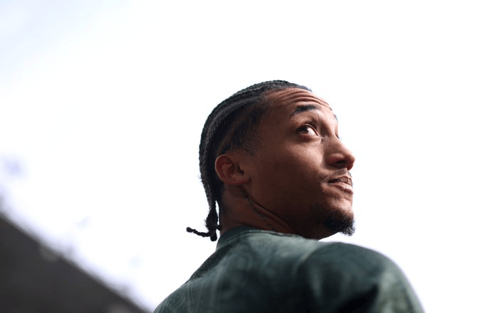 佩德罗vs伯恩利数据: 2射0正, 12次对抗5胜, 17次丢失球权