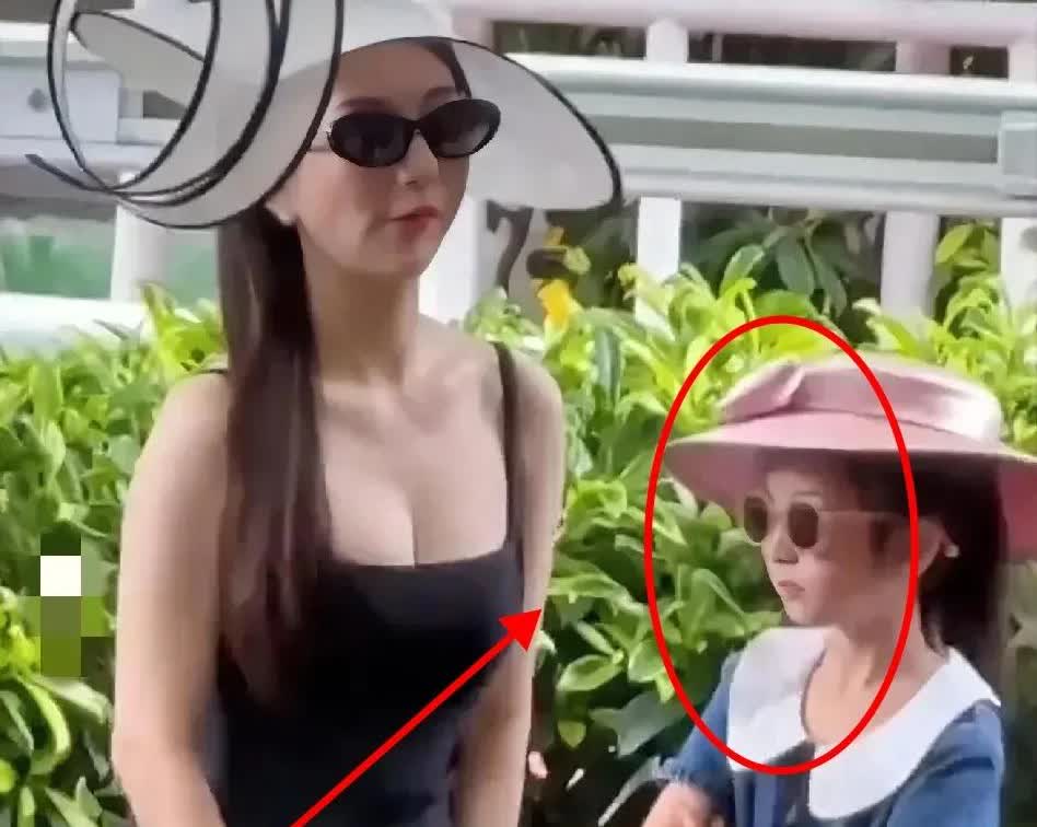 我发现方媛有一个严重的问题不是她农村姑娘实现阶级跃层也不是她从不作妖乖