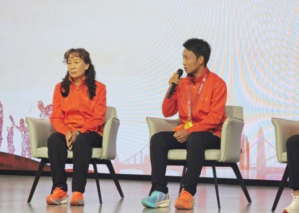 两个月训练2000公里，这样的魔鬼训练，才让宁夏的何杰站在了男子马拉松的冠军领奖