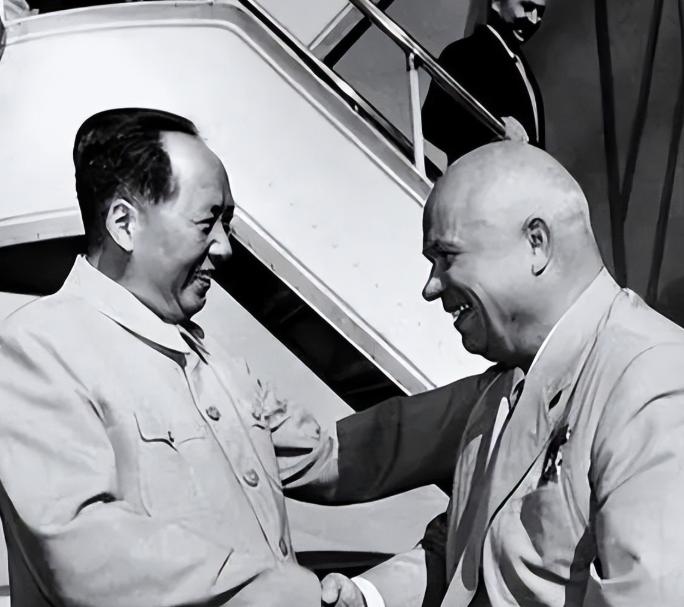 赫鲁晓夫对中国三大贡献：将斯大林时期赖着不给的旅顺港归还、为中国提供百万吨粮食，