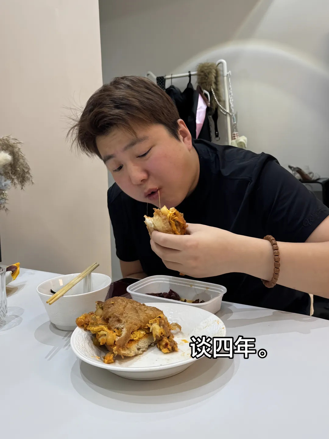 我说街上的流浪汉怎么都有女朋友呢哈哈哈哈哈知道男人的花期短但没想到这么短