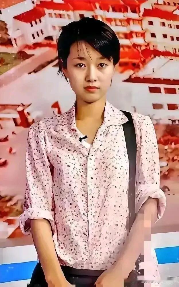 马伊俐十八九岁的时候长得太美了，比现在的女演员王楚然、孟子义还漂亮，还精致，身材