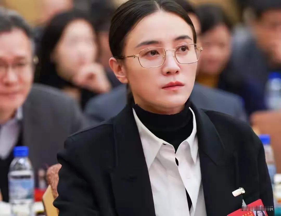 离春节不到俩月，46岁的宋佳又传来喜讯，在演艺之路上持续绽放光芒。如今的她，凭借