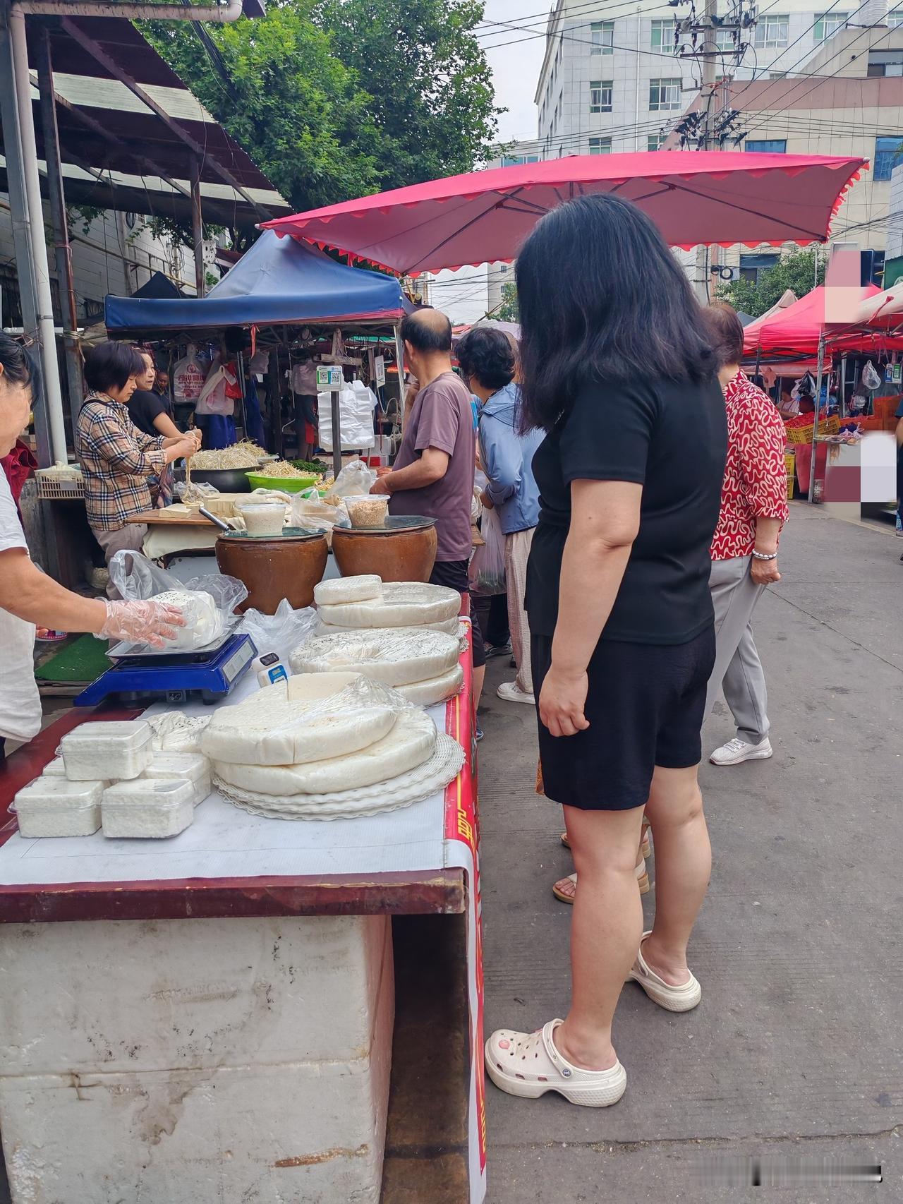 今天见了个新奇玩意6月20日，坐标西安。其实我早上出去吃早餐路过拍摄的图片，发