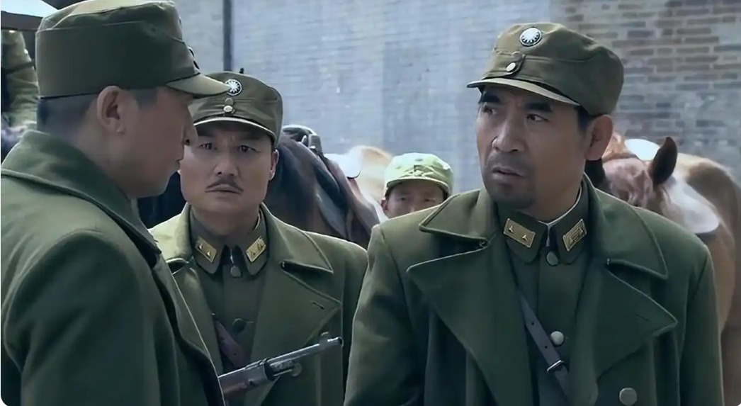 1947年，国军师长李铁民被解放军包围，在覆灭前，他叫嚣着：“老子就是死在这里，