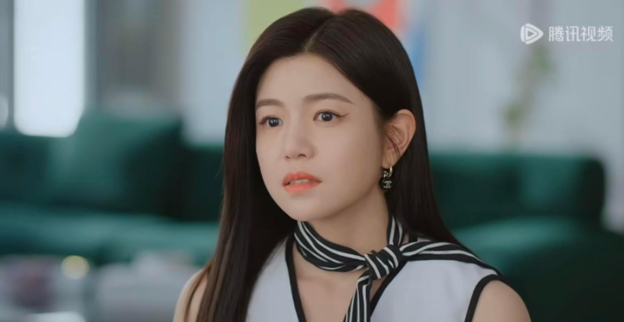 谁！谁给女主画的眼线！