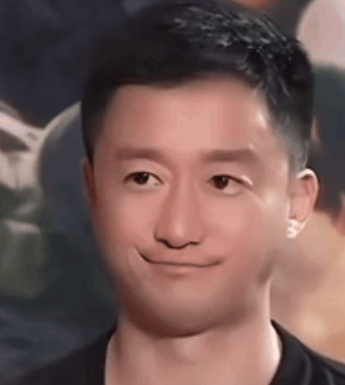 谢楠这会儿心里估计挺堵的。倒不是吴京有啥绯闻，也不是家里经济出问题，而是全网