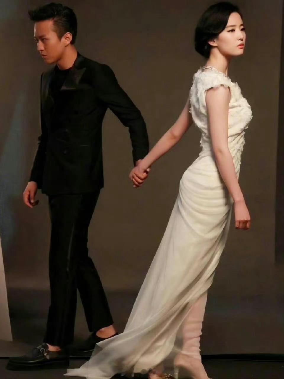 刘亦菲是不是有什么把柄在邓超手上？​​​