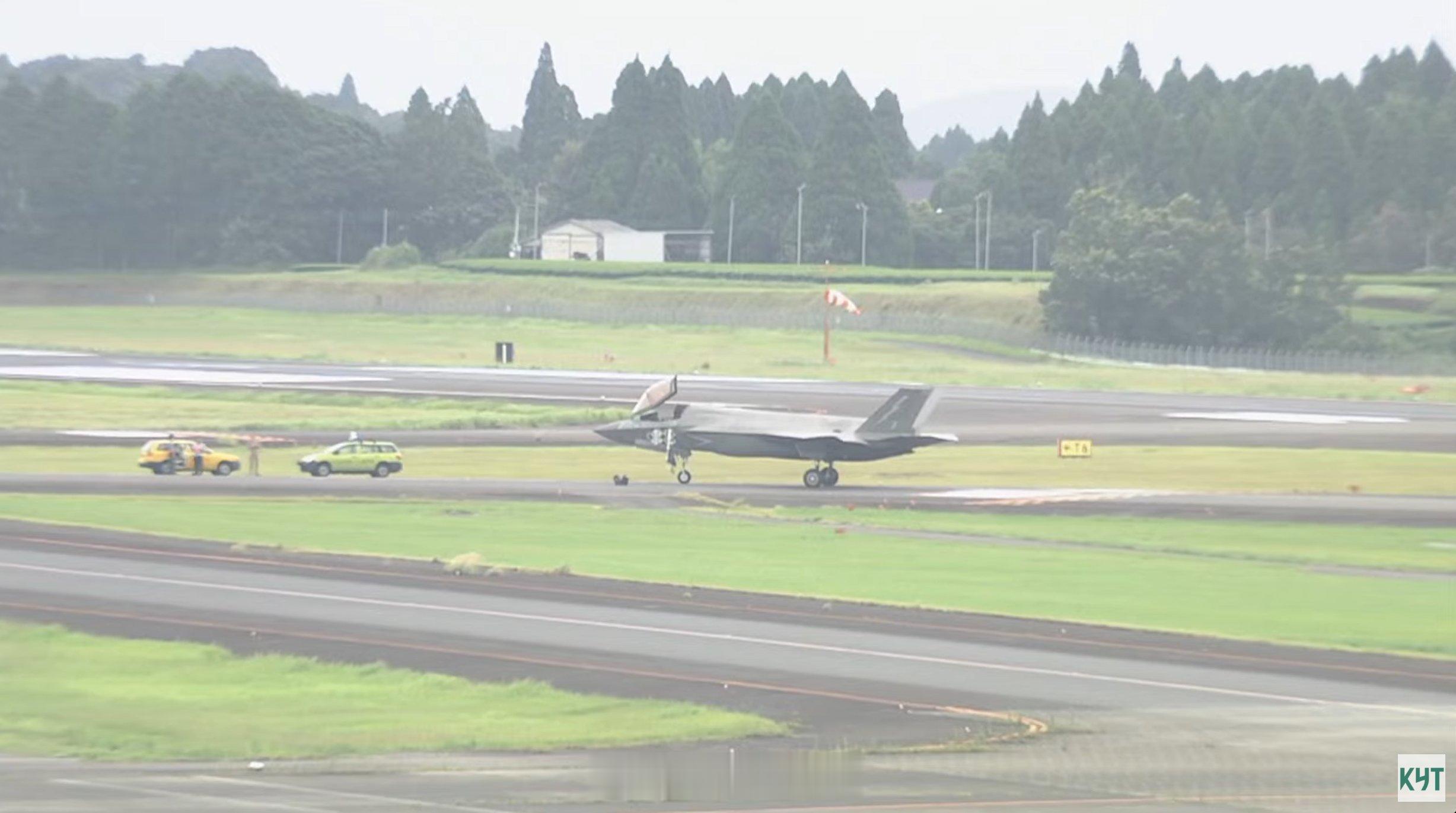 英国F-35战机因故障紧急降落日本机场今天上午，一架英国F-35战机因故障，在日
